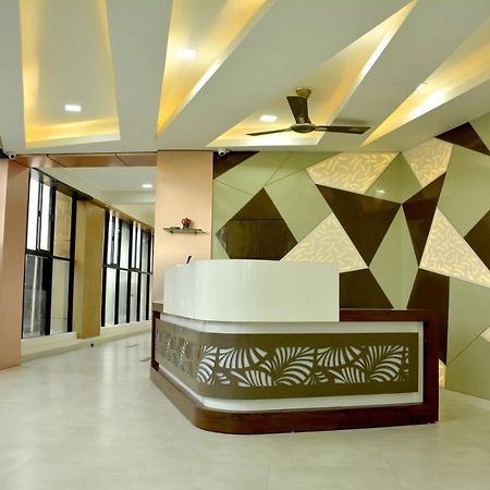 Hotel Tulip Plaza Amhedabad Dış mekan fotoğraf