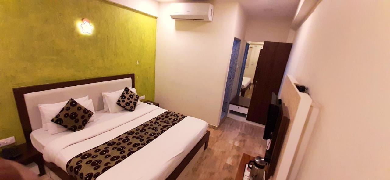 Hotel Tulip Plaza Amhedabad Dış mekan fotoğraf