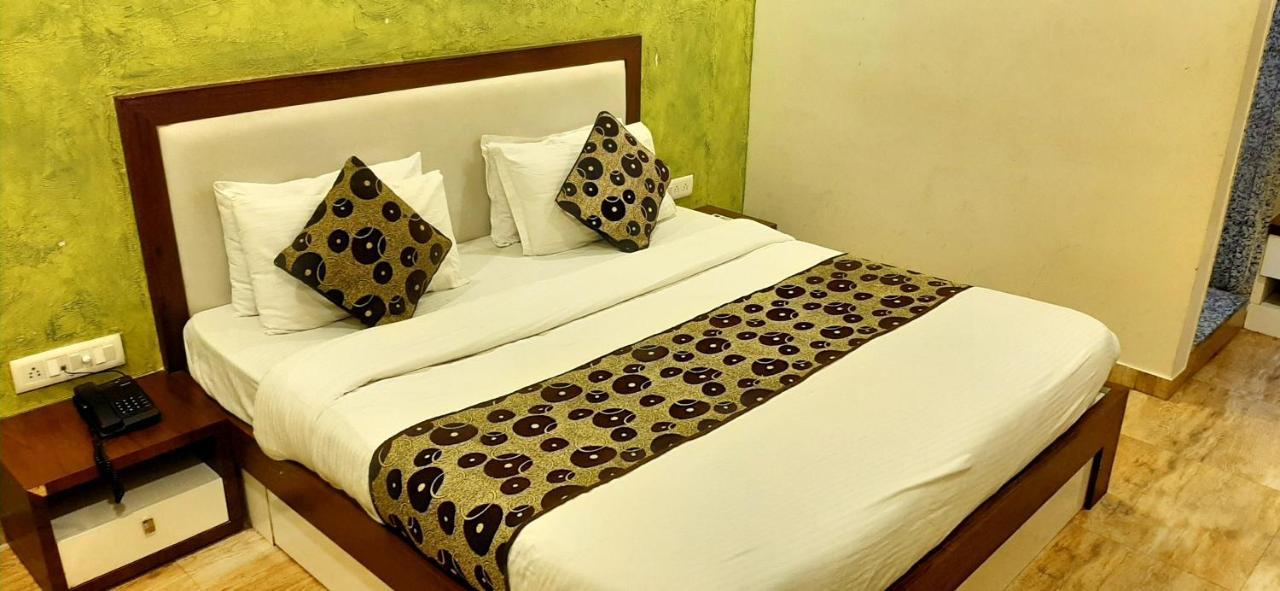 Hotel Tulip Plaza Amhedabad Dış mekan fotoğraf