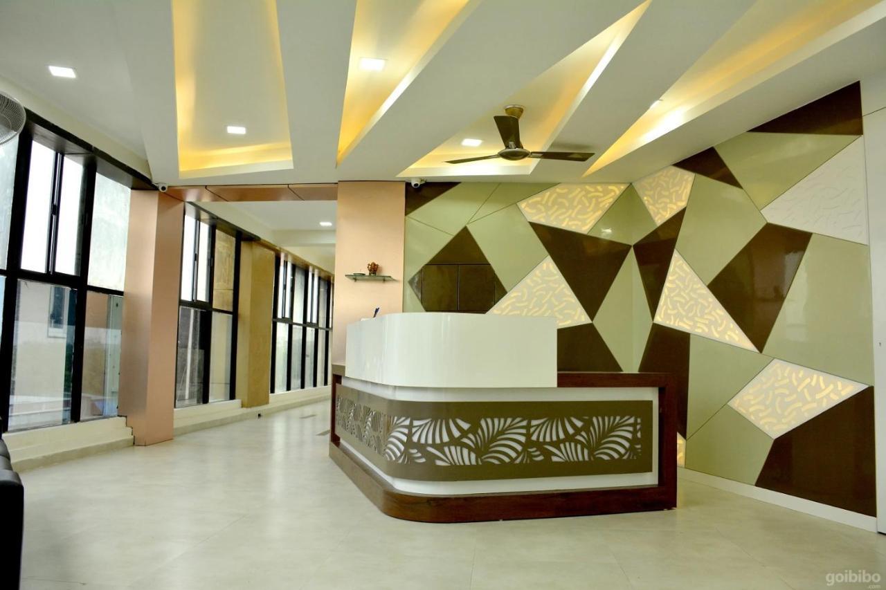 Hotel Tulip Plaza Amhedabad Dış mekan fotoğraf