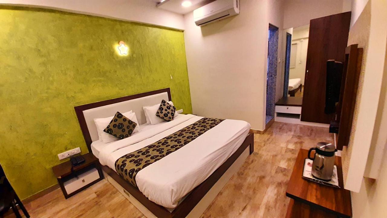 Hotel Tulip Plaza Amhedabad Dış mekan fotoğraf