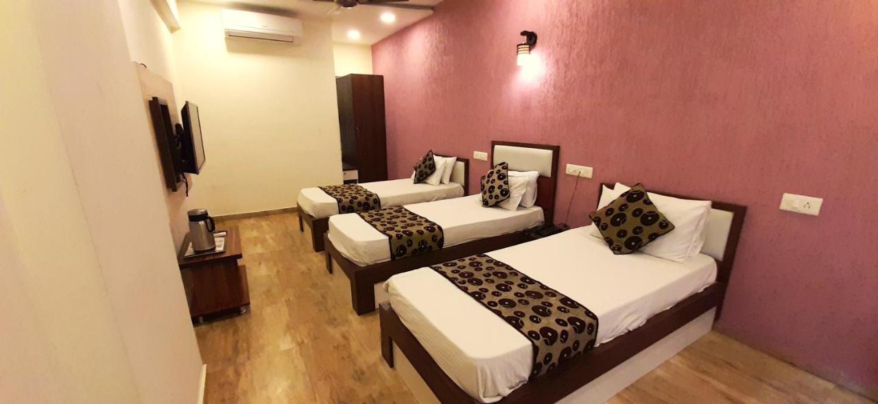 Hotel Tulip Plaza Amhedabad Dış mekan fotoğraf