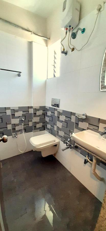 Hotel Tulip Plaza Amhedabad Dış mekan fotoğraf